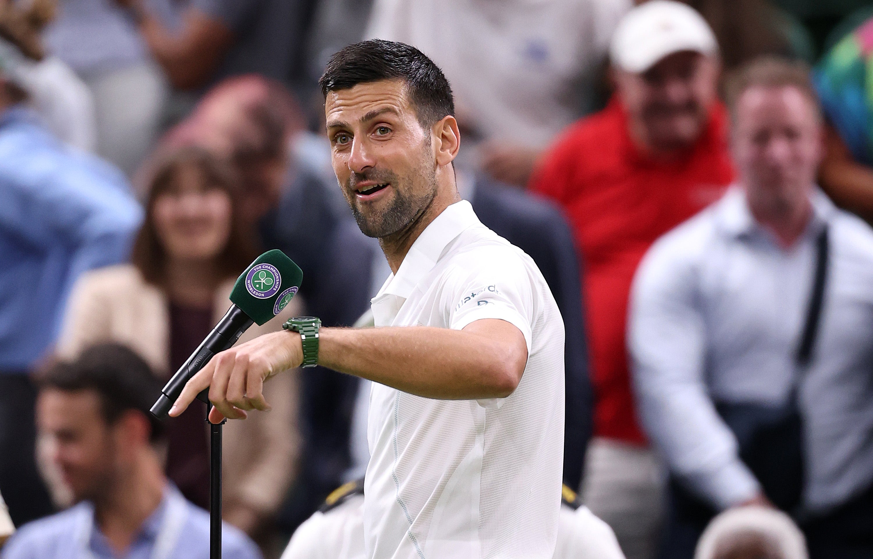 Djokovic pasa semifinales de Wimbledon por la retirada de De Miñaur Djokovic pasa semifinales de Wimbledon por la retirada de De Miñaur