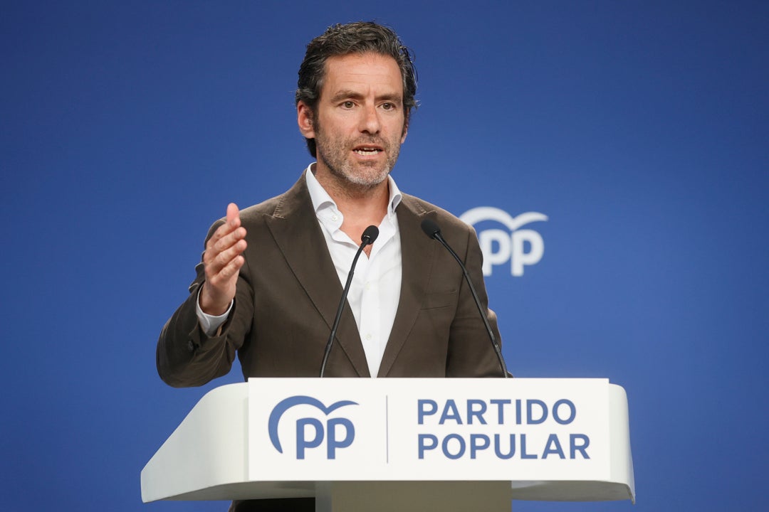 Borja Sémper: "Tengo la sensación de que el Gobierno trata a los inmigrantes como paquetería express" Borja Sémper: "Tengo la sensación de que el Gobierno trata a los inmigrantes como paquetería express"