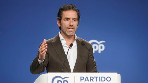 El portavoz del Partido Popular Borja S&eacute;mper, durante la rueda de prensa posterior a la reuni&oacute;n del Comit&eacute; de Direcci&oacute;n del Partido Popular, este martes en Madrid