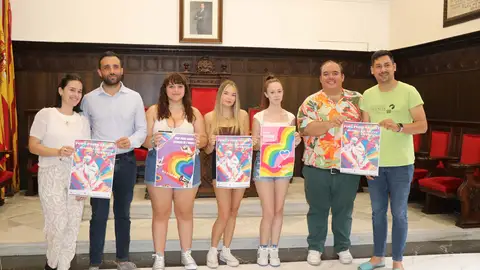 Darío Moreno y Raúl Palmero, en el acto de presentación de la Semana del Orgullo LGTBI 2024 del Ayuntamiento de Sagunto Darío Moreno y Raúl Palmero, en el acto de presentación de la Semana del Orgullo LGTBI 2024 del Ayuntamiento de Sagunto