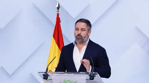 Vox convoca de urgencia a su dirección y hace que tiemblen los pactos de gobierno autonómicos con el PP Vox convoca de urgencia a su dirección y hace que tiemblen los pactos de gobierno autonómicos con el PP