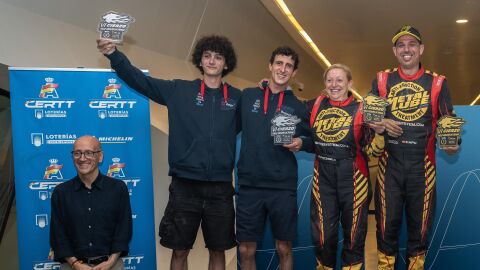 Podio del Metal Lube Rally Raid Team.