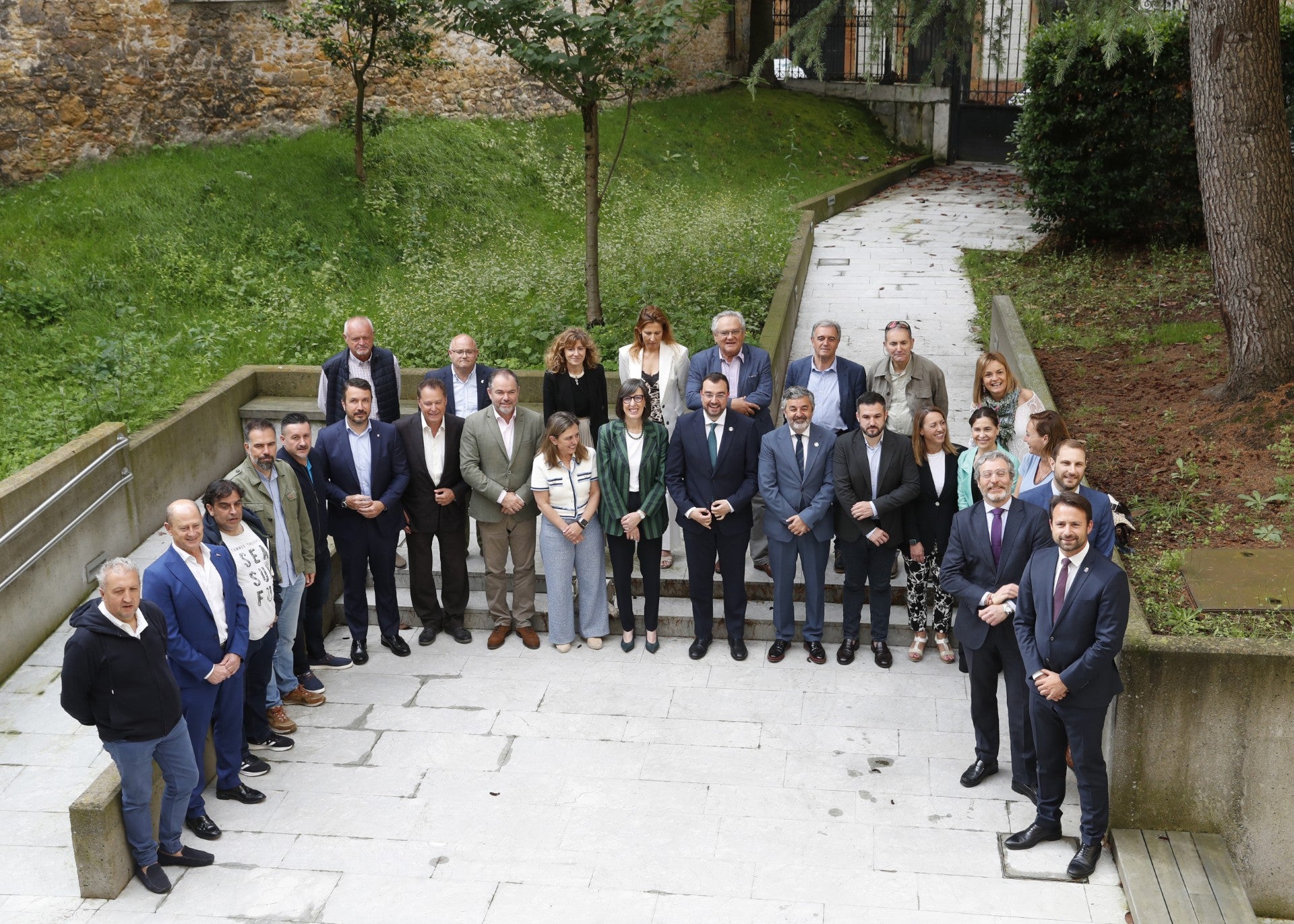 Principado, agentes sociales, grupos políticos y tejido asociativo firman un nuevo documento de la Alianza por las Infraestructuras Principado, agentes sociales, grupos políticos y tejido asociativo firman un nuevo documento de la Alianza por las Infraestructuras