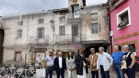 Velilla urbanizará y ornamentará el mirador del puente con una ayuda de la Diputación de Palencia .