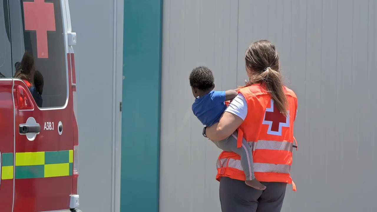 Canarias acoge a casi 6.000 menores migrantes y se estima que pordrían llegar más de 16.000 en los próximos meses