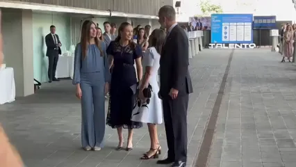 Llegada de los Reyes y sus hijas a la ceremonia de entrega de los Premios Princesa de Girona Llegada de los Reyes y sus hijas a la ceremonia de entrega de los Premios Princesa de Girona