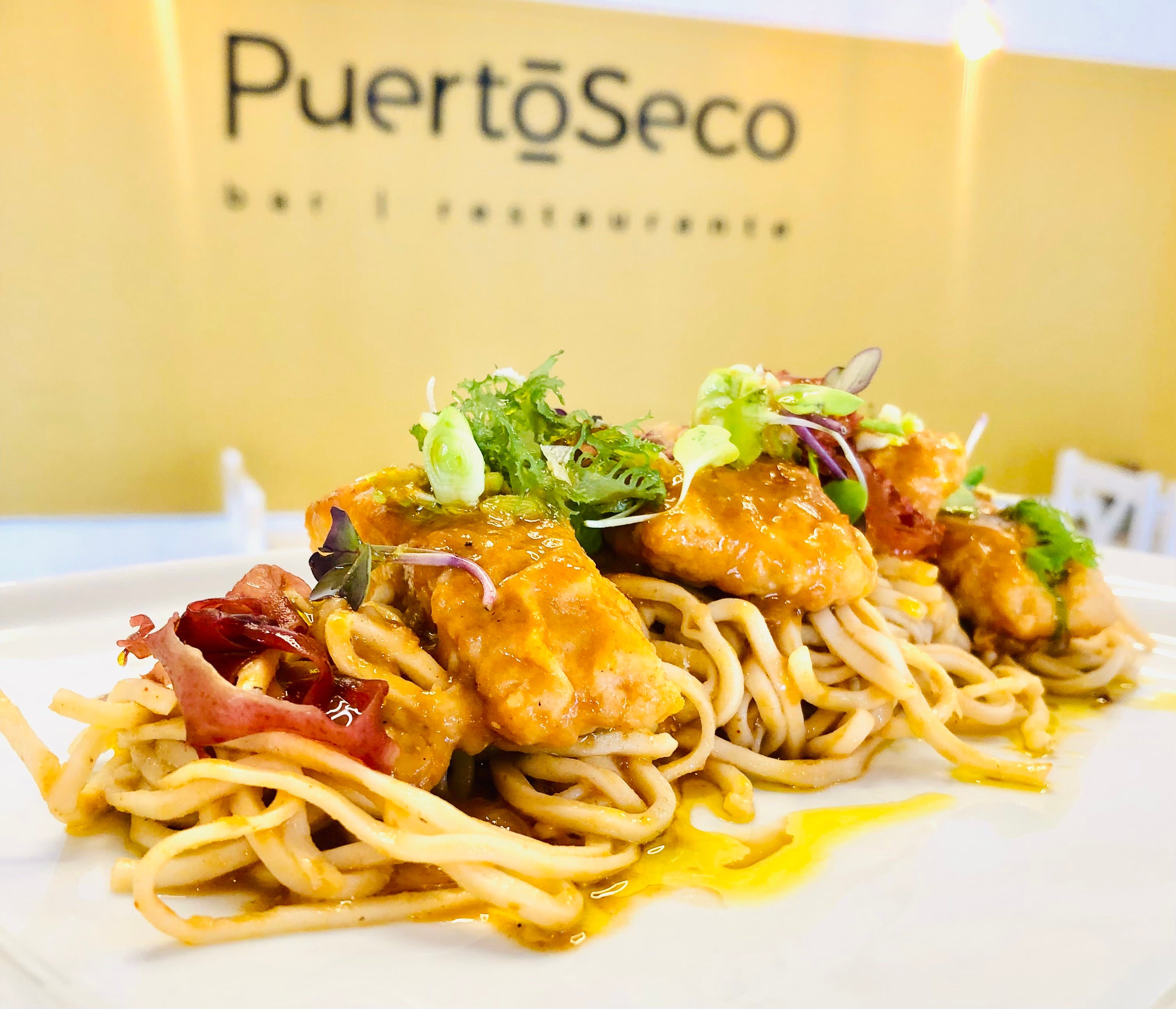 Noodles con crema de mariscos y merluza rebozada Noodles con crema de mariscos y merluza rebozada