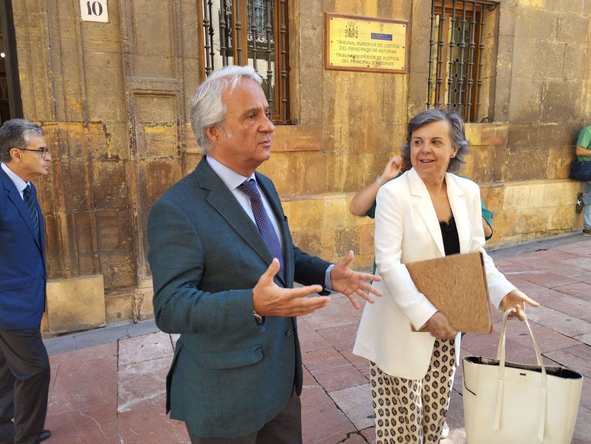 El presidente del TSJA afirma que Asturias tendría que tener "cuatro o cinco" juzgados exclusivos de violencia de género El presidente del TSJA afirma que Asturias tendría que tener "cuatro o cinco" juzgados exclusivos de violencia de género