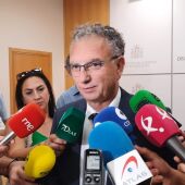 El delegado del Gobierno espera que "no salga nada" tras el registro de la UCO en la Diputación de Badajoz