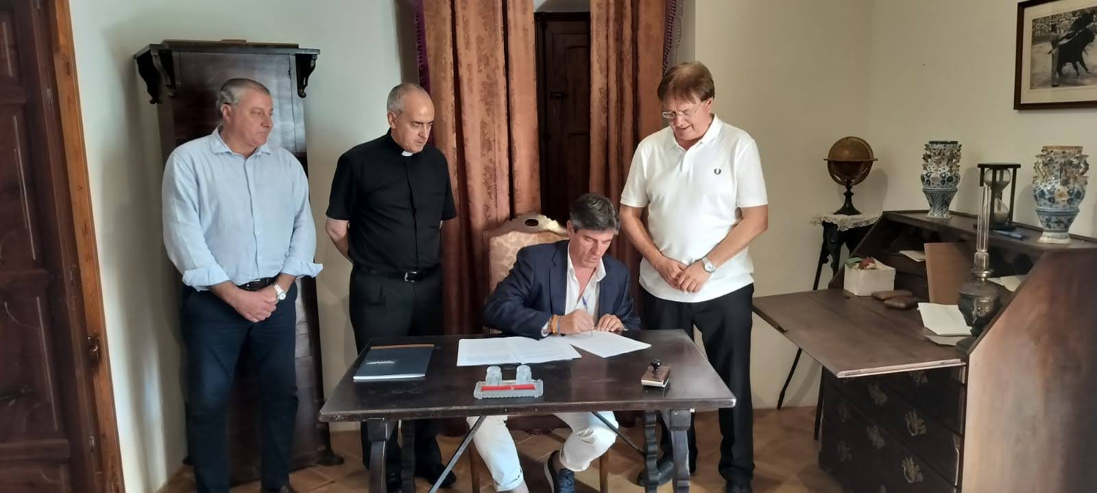 El alcalde de La Vila firma el convenio con la Fundación Aragonés para construir la Casa de la Música frente al Teatre Auditori El alcalde de La Vila firma el convenio con la Fundación Aragonés para construir la Casa de la Música frente al Teatre Auditori