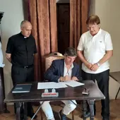 El alcalde de La Vila firma el convenio con la Fundación Aragonés para construir la Casa de la Música frente al Teatre Auditori El alcalde de La Vila firma el convenio con la Fundación Aragonés para construir la Casa de la Música frente al Teatre Auditori
