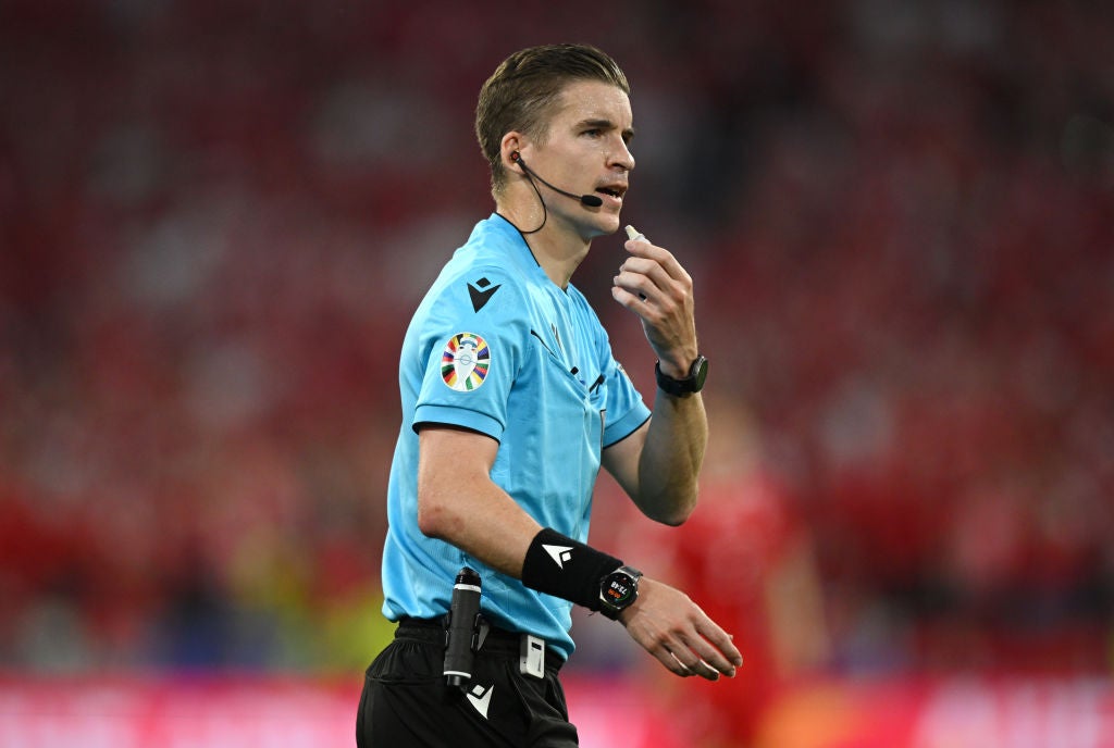 Así es François Letexier, el árbitro que pitará la final de la Eurocopa entre España e Inglaterra Así es François Letexier, el árbitro que pitará la final de la Eurocopa entre España e Inglaterra