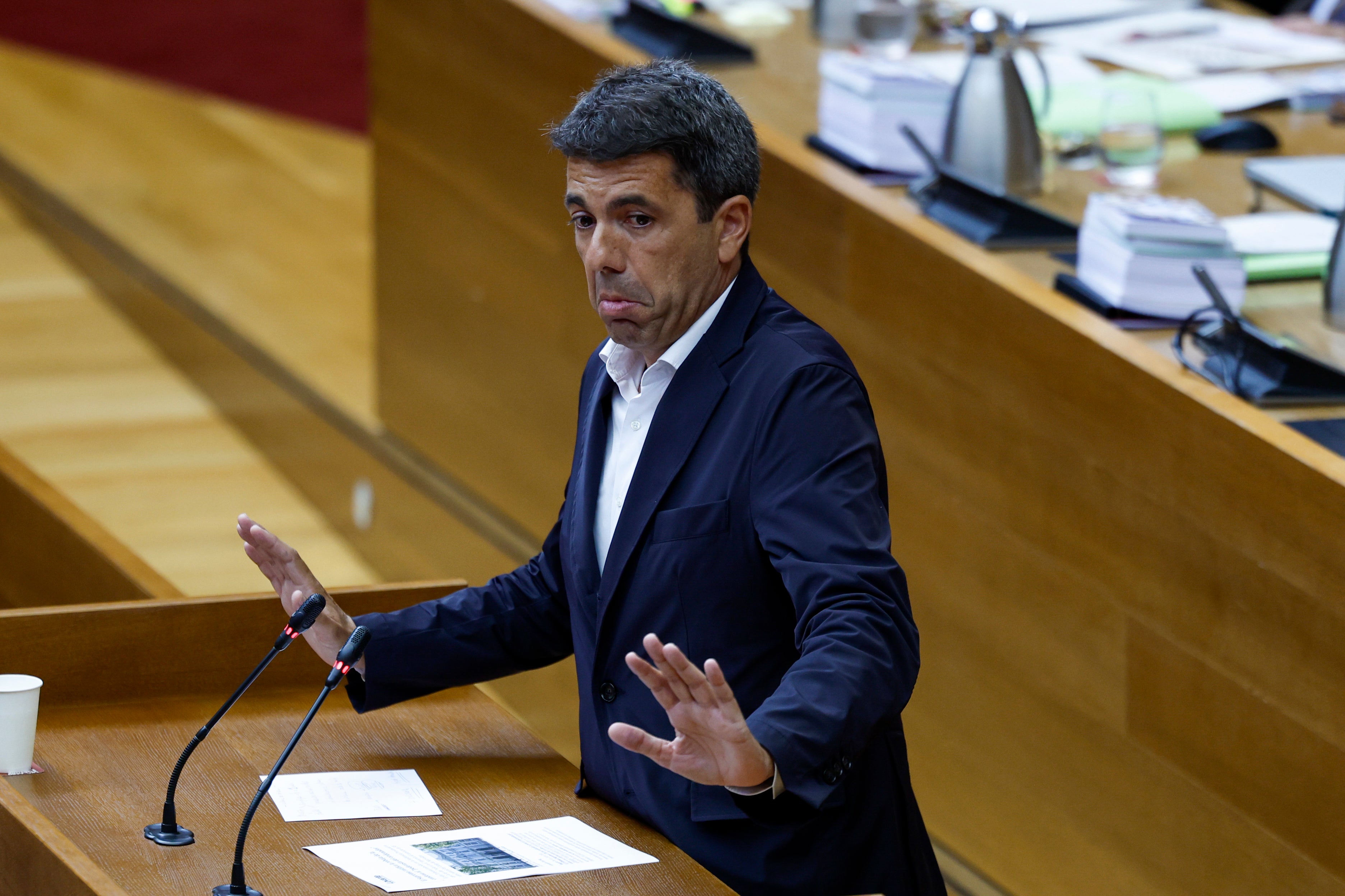 Mazón convoca a la junta directiva del PP valenciano ante la amenaza de Vox de romper el pacto de gobierno Mazón convoca a la junta directiva del PP valenciano ante la amenaza de Vox de romper el pacto de gobierno