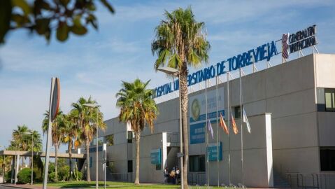 Fachada del Hospital Universitario de Torrevieja