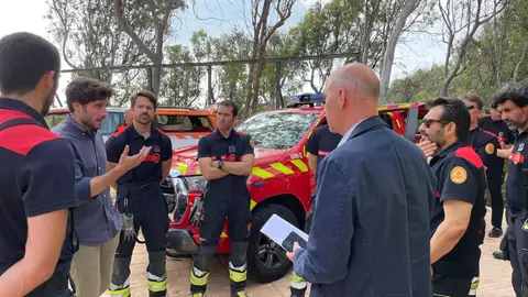 El Ayuntamiento de València refuerza el parque de bomberos del Saler e inicia una campaña informativa para prevenir incendios El Ayuntamiento de València refuerza el parque de bomberos del Saler e inicia una campaña informativa para prevenir incendios
