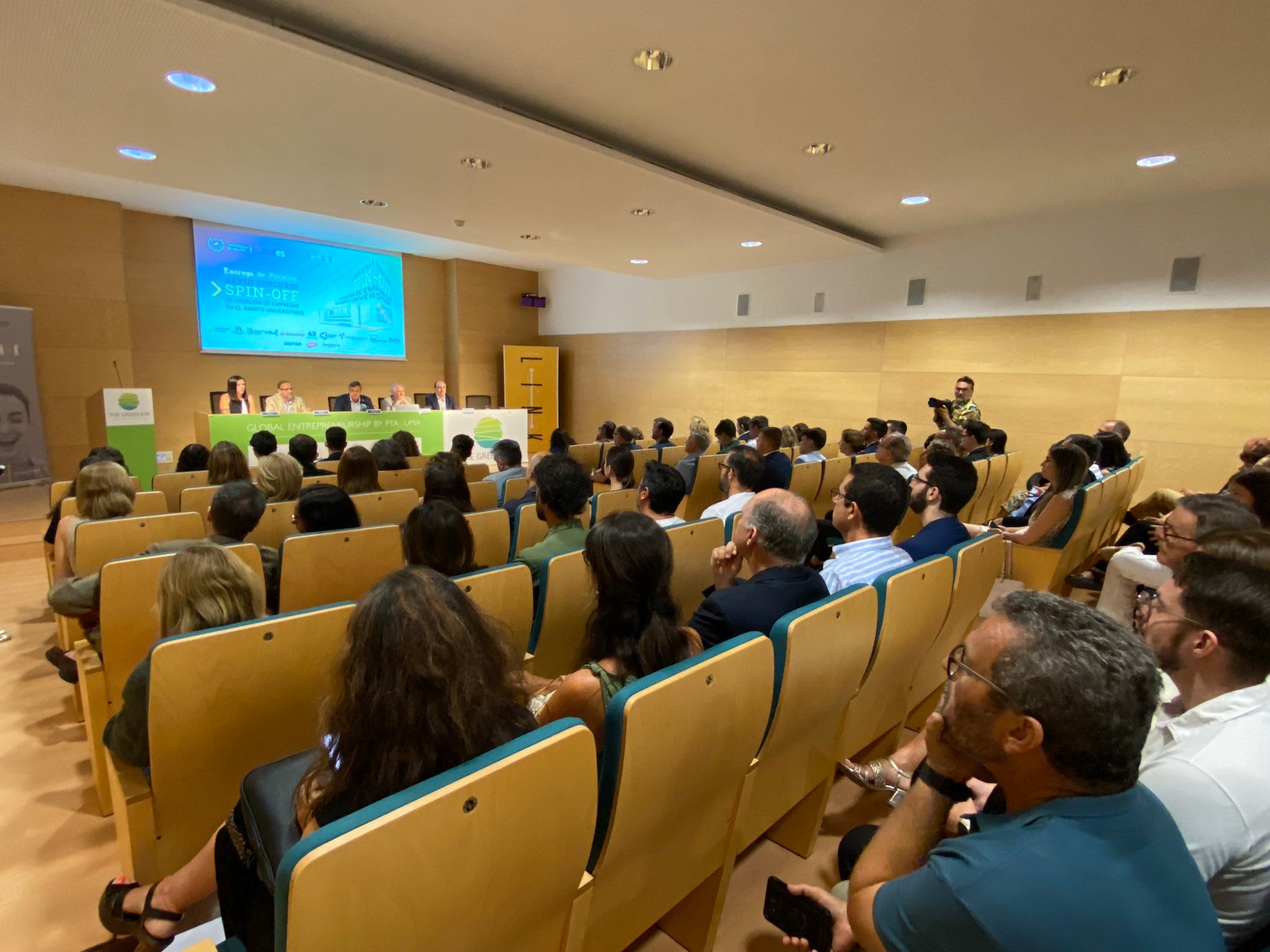 La Universidad de Málaga realiza la entrega de los Premios Spin-off La Universidad de Málaga realiza la entrega de los Premios Spin-off