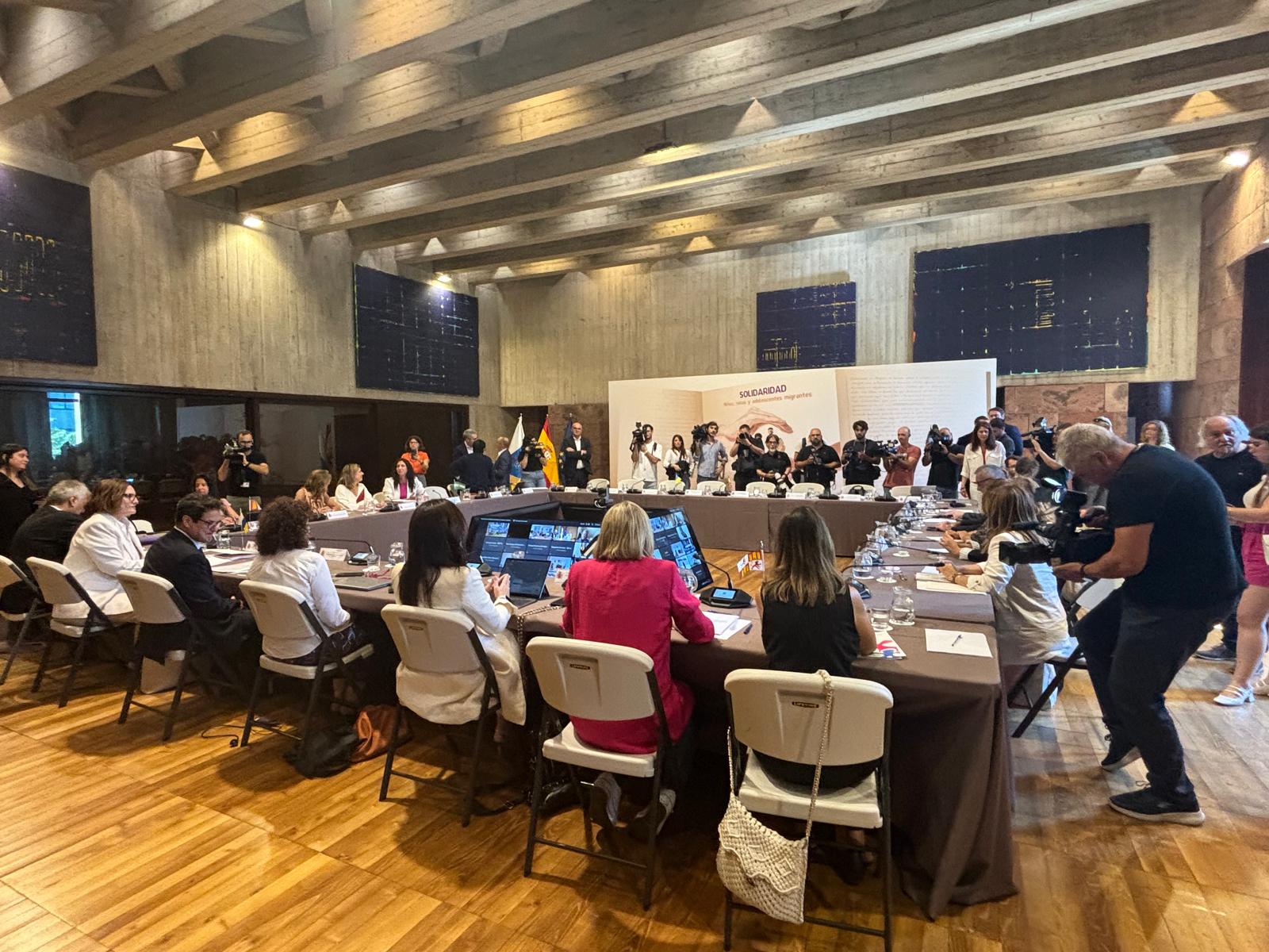 Extremadura se compromete a ser solidaria acogiendo 30 menores migrantes, pero exige medios económicos y un reparto justo Extremadura se compromete a ser solidaria acogiendo 30 menores migrantes, pero exige medios económicos y un reparto justo