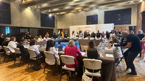 Extremadura se compromete a ser solidaria acogiendo 30 menores migrantes, pero exige medios económicos y un reparto justo Extremadura se compromete a ser solidaria acogiendo 30 menores migrantes, pero exige medios económicos y un reparto justo