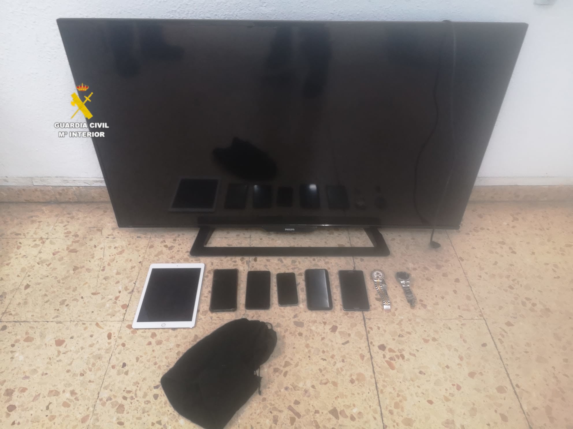 Detienen a una persona por dos robos en un establecimiento hostelero y una vivienda en Peñiscola Detienen a una persona por dos robos en un establecimiento hostelero y una vivienda en Peñiscola