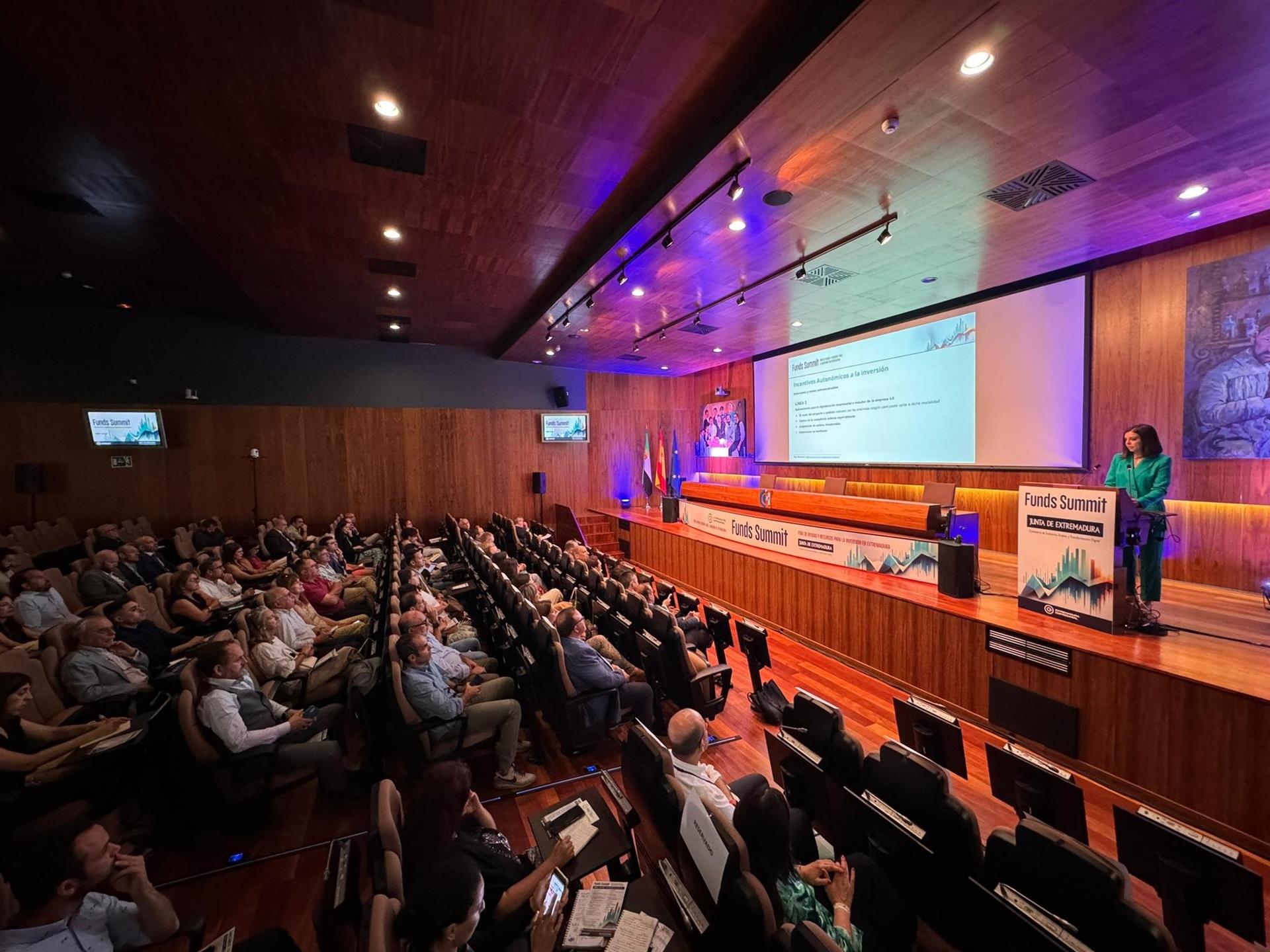 Unas 200 empresas han participado en Cáceres en el II Foro Funds Summit para conocer las ayudas a la inversión en Extremadura Unas 200 empresas han participado en Cáceres en el II Foro Funds Summit para conocer las ayudas a la inversión en Extremadura