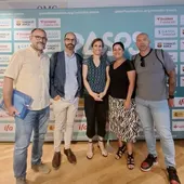 Representantes del Club de Baloncesto El Puerto, con la ministra de Sanidad, Mónica García Representantes del Club de Baloncesto El Puerto, con la ministra de Sanidad, Mónica García