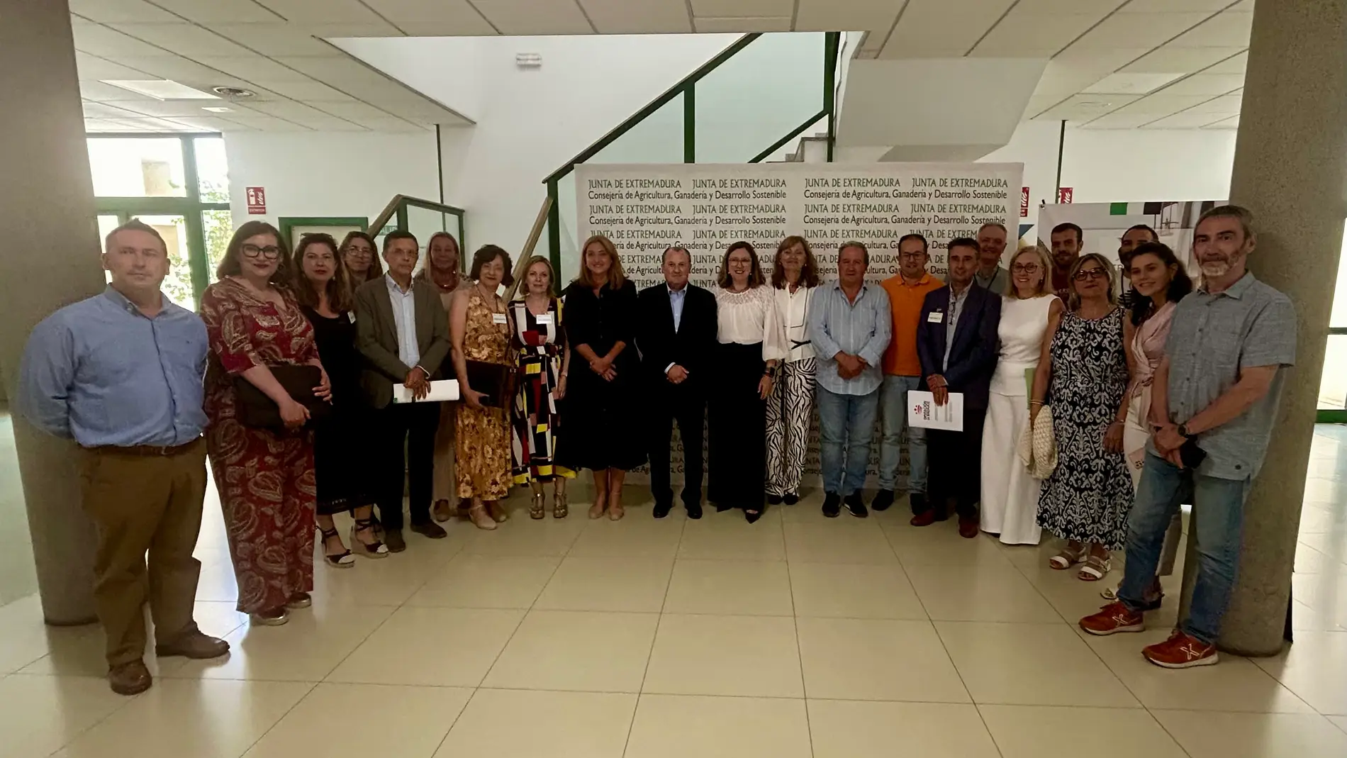 La Mesa de la Población aborda la implementación del Sello de Garantía y el Observatorio Rural La Mesa de la Población aborda la implementación del Sello de Garantía y el Observatorio Rural