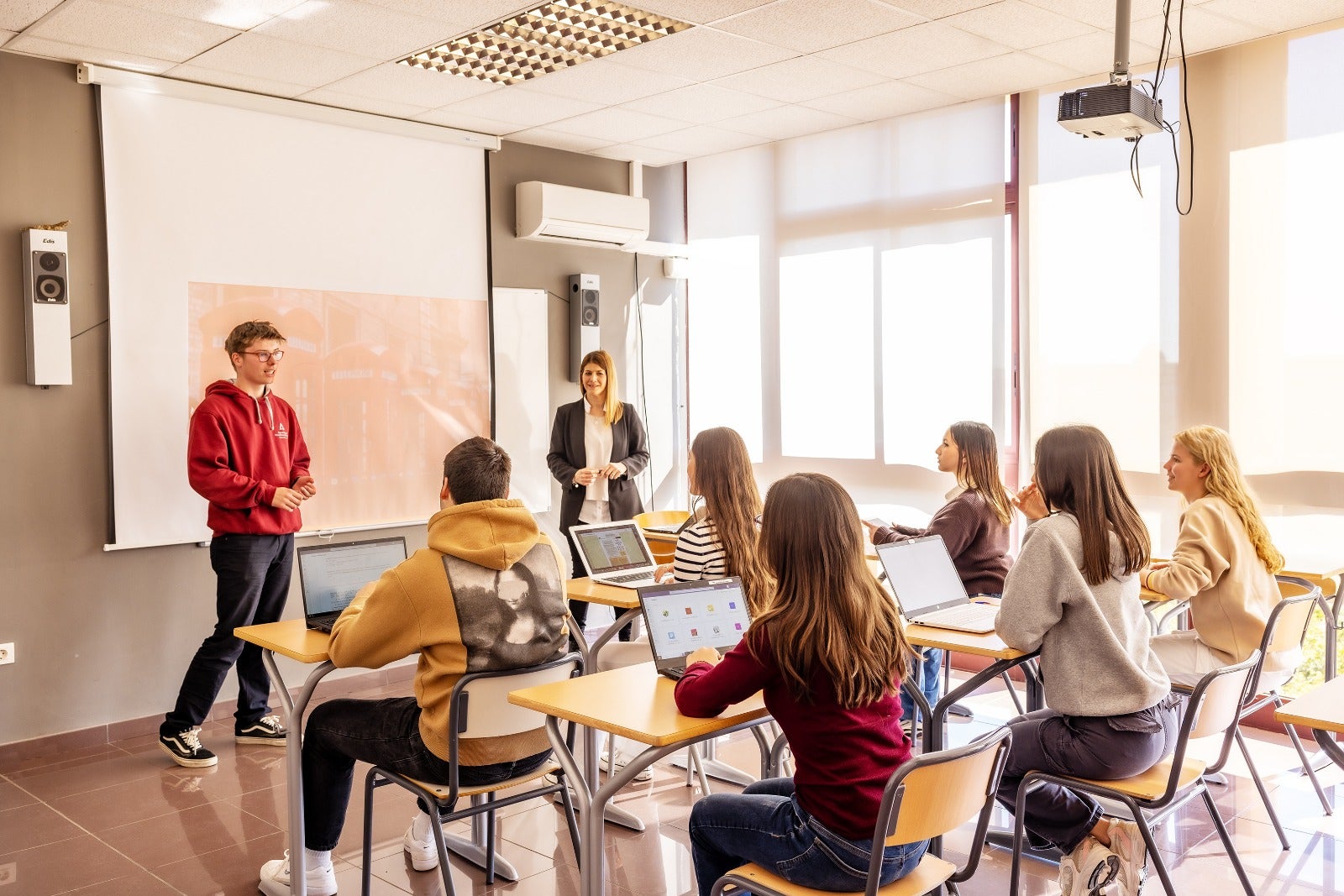 Agora Lledo International School de Castellón de nuevo en la élite del Bachillerato Internacional y de la Selectividad Agora Lledo International School de Castellón de nuevo en la élite del Bachillerato Internacional y de la Selectividad
