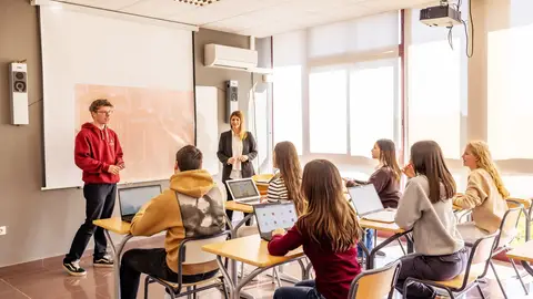 Agora Lledo International School de Castellón de nuevo en la élite del Bachillerato Internacional y de la Selectividad Agora Lledo International School de Castellón de nuevo en la élite del Bachillerato Internacional y de la Selectividad