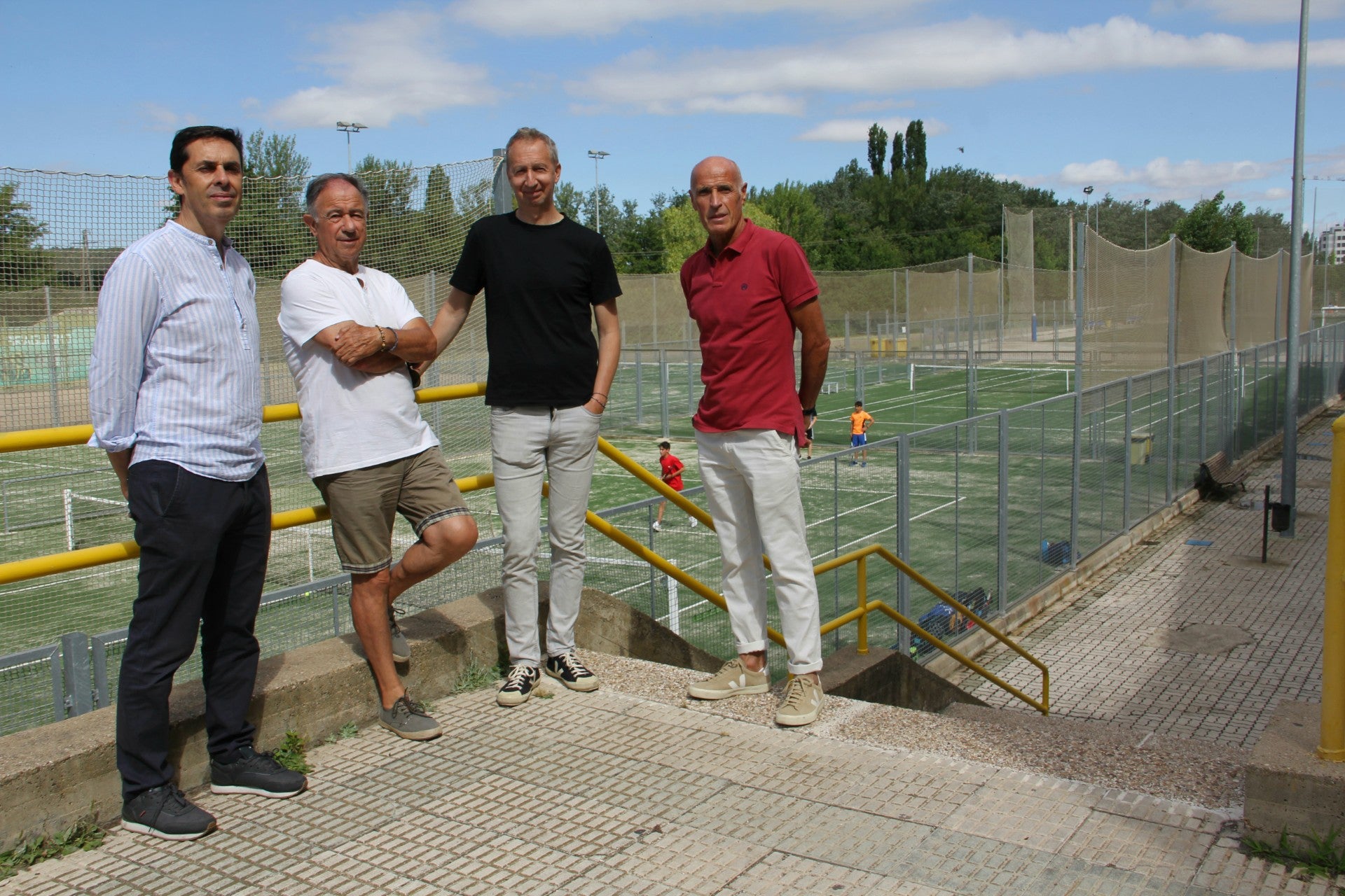 El Ayuntamiento de Palencia renueva el césped artificial de las pistas de tenis de Santa Marina El Ayuntamiento de Palencia renueva el césped artificial de las pistas de tenis de Santa Marina