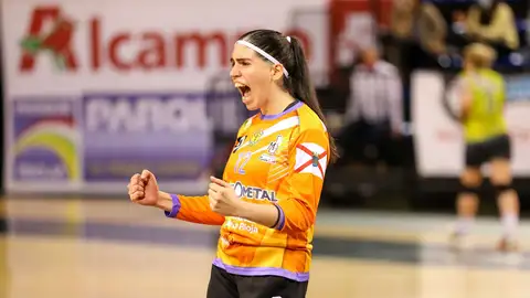 La guardameta 'Alu' López, nuevo fichaje del Servigroup Benidorm femenino La guardameta 'Alu' López, nuevo fichaje del Servigroup Benidorm femenino
