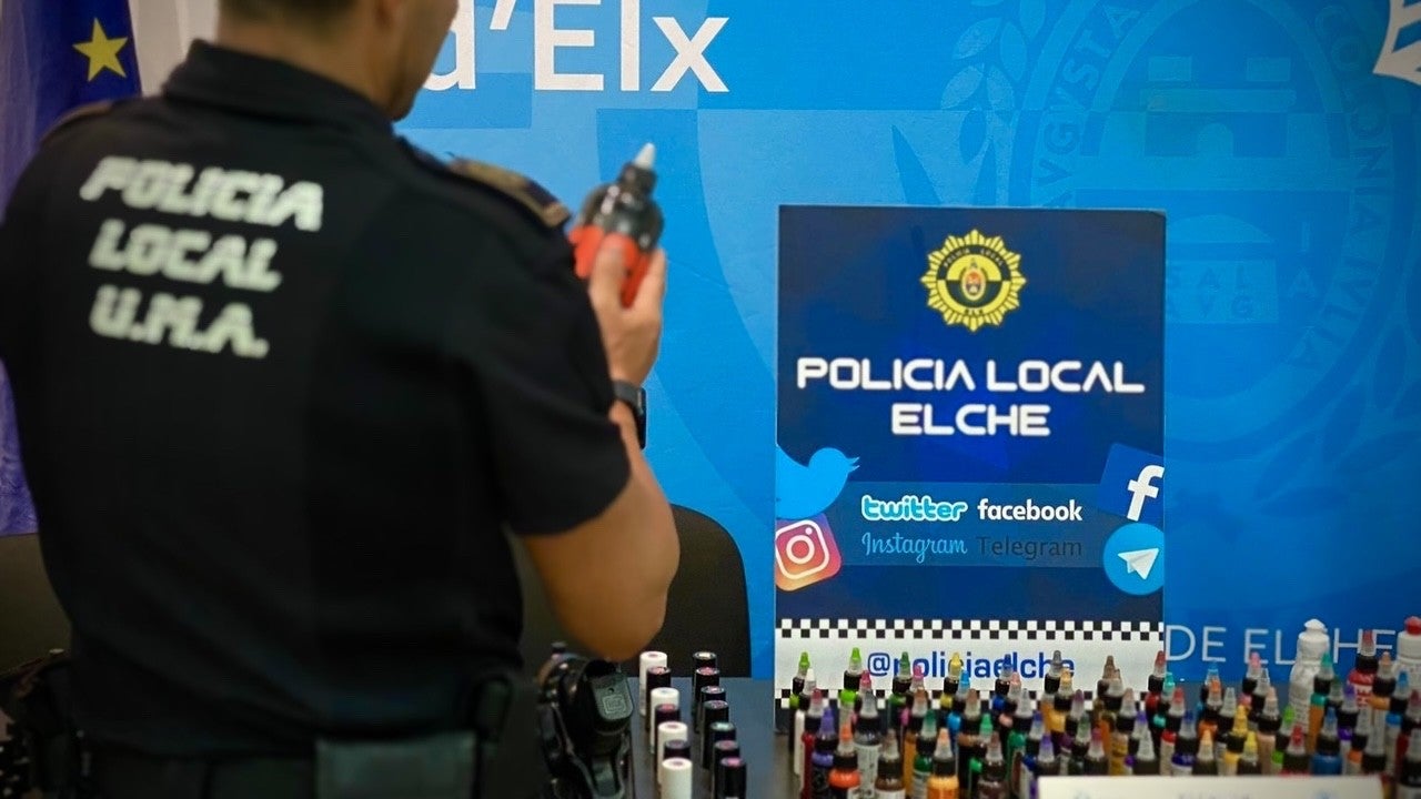 La Policía Local de Elche incoa 79 actas por infracciones en estudios de tatuaje y en locales de artículos infantiles La Policía Local de Elche incoa 79 actas por infracciones en estudios de tatuaje y en locales de artículos infantiles