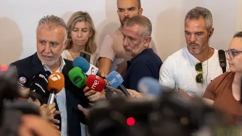 El Ministro de Política Territorial, Ángel Víctor Torres atiende a los medios de comunicación para valorar el resultado de la Conferencia Sectorial de Infancia y Adolescencia en la que se trató la situación de los casi 6.000 menores migrantes acogidos en Canarias El Ministro de Política Territorial, Ángel Víctor Torres atiende a los medios de comunicación para valorar el resultado de la Conferencia Sectorial de Infancia y Adolescencia en la que se trató la situación de los casi 6.000 menores migrantes acogidos en Canarias