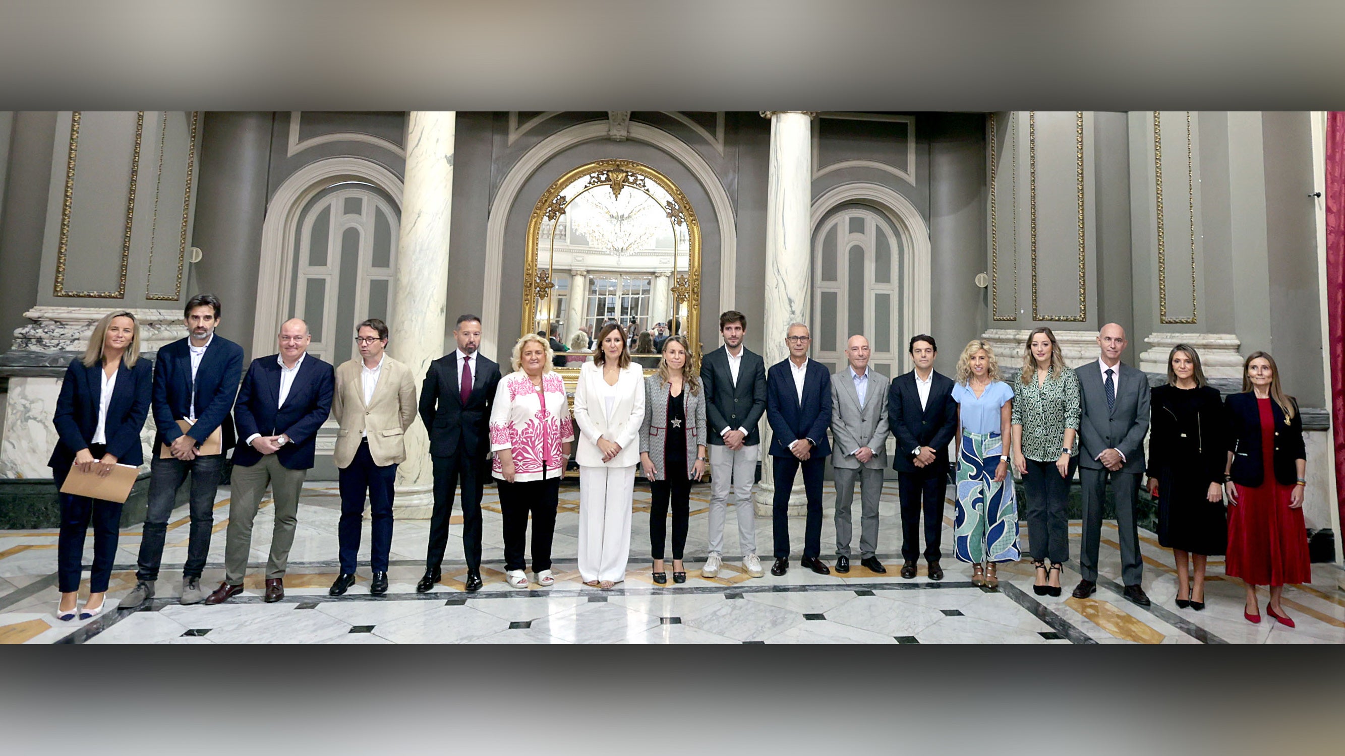 PP y Vox reafirman su acuerdo de gobierno en el Ayuntamiento de València PP y Vox reafirman su acuerdo de gobierno en el Ayuntamiento de València