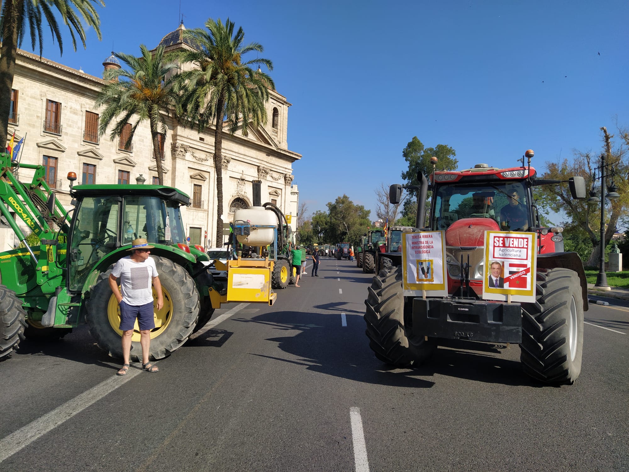 Asociaciones agrarias se manifiestan frente a Delegación de Gobierno para reclamar “medidas urgentes” Asociaciones agrarias se manifiestan frente a Delegación de Gobierno para reclamar “medidas urgentes”