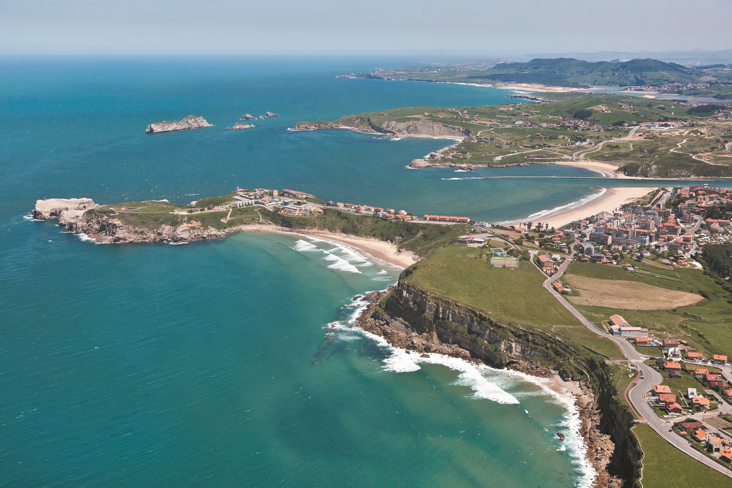 Interceptado un pescador furtivo con 7 kilos de percebes en los acantilados de Tagle Interceptado un pescador furtivo con 7 kilos de percebes en los acantilados de Tagle