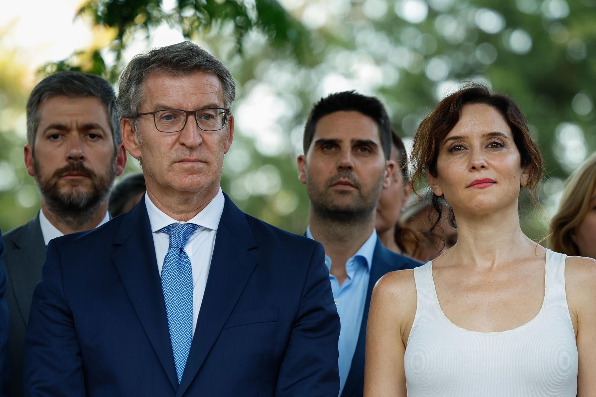 Ayuso reprocha a Vox que dé la "espantada" en un momento "tan difícil para España" Ayuso reprocha a Vox que dé la "espantada" en un momento "tan difícil para España"
