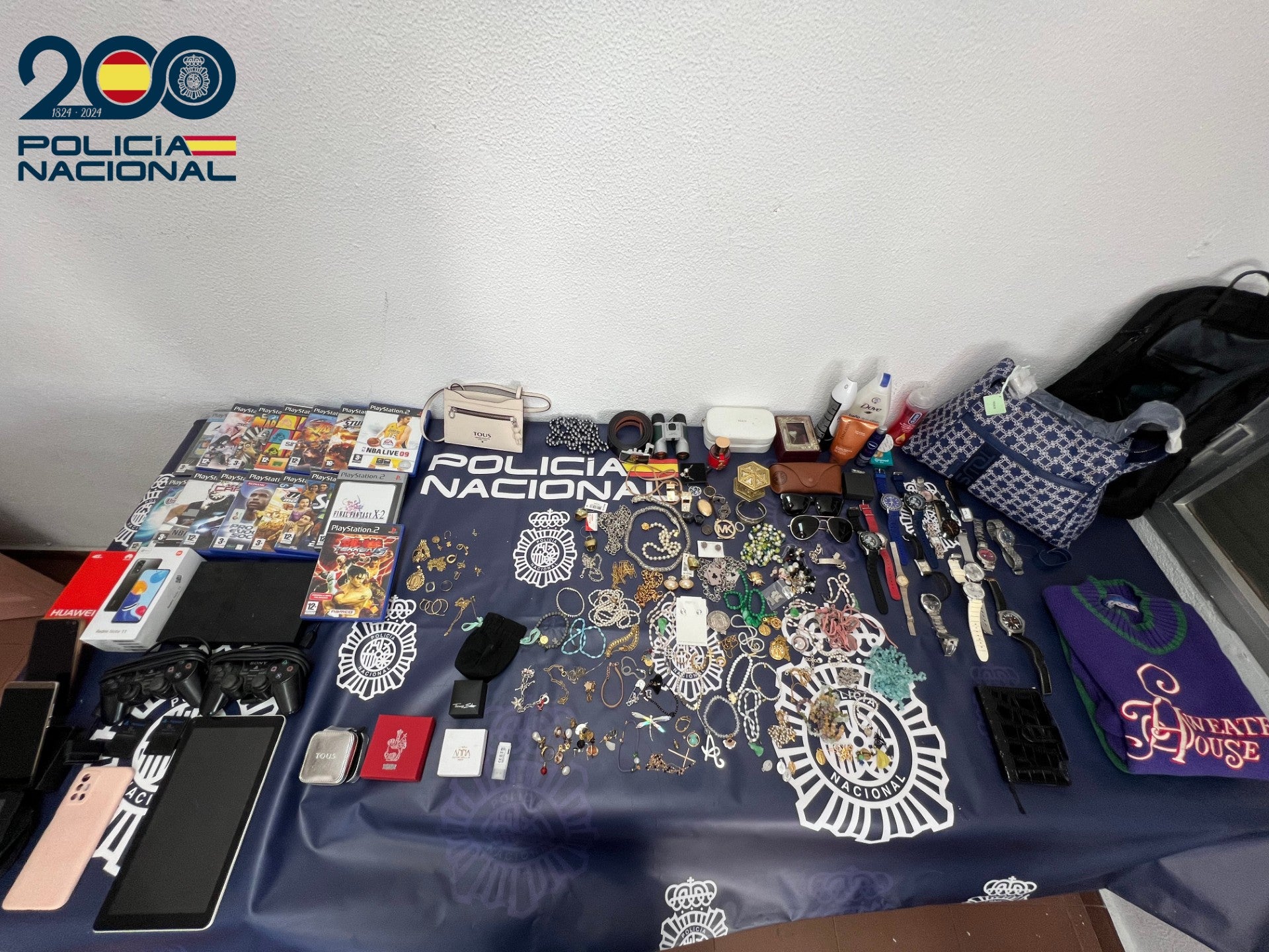 Detenidos cinco hombres en Maó por pertenencia a grupo criminal dedicado a robar Detenidos cinco hombres en Maó por pertenencia a grupo criminal dedicado a robar