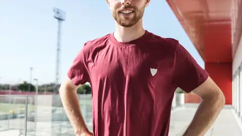 Peque fotografiado en la Ciudad Deportiva del Sevilla FC Peque fotografiado en la Ciudad Deportiva del Sevilla FC