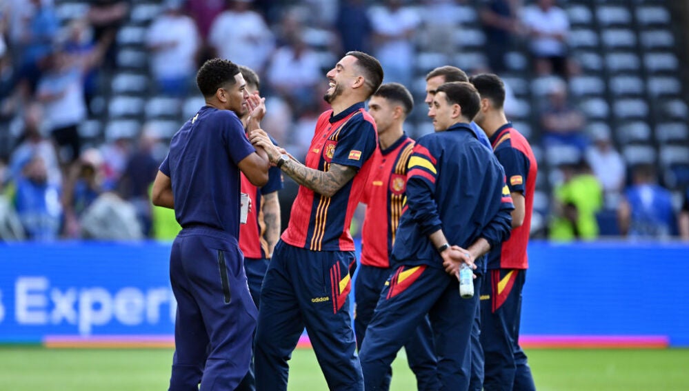 Bellingham y Joselu bromean antes de la final de la Eurocopa 2024