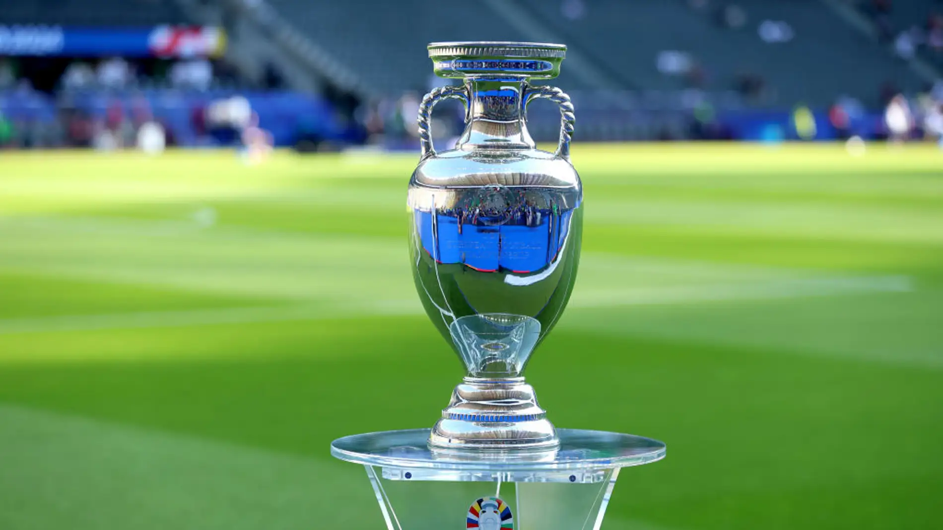 Imagen de archivo del trofeo de la Eurocopa. Imagen de archivo del trofeo de la Eurocopa.