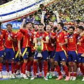 España levanta la Eurocopa en Berlín