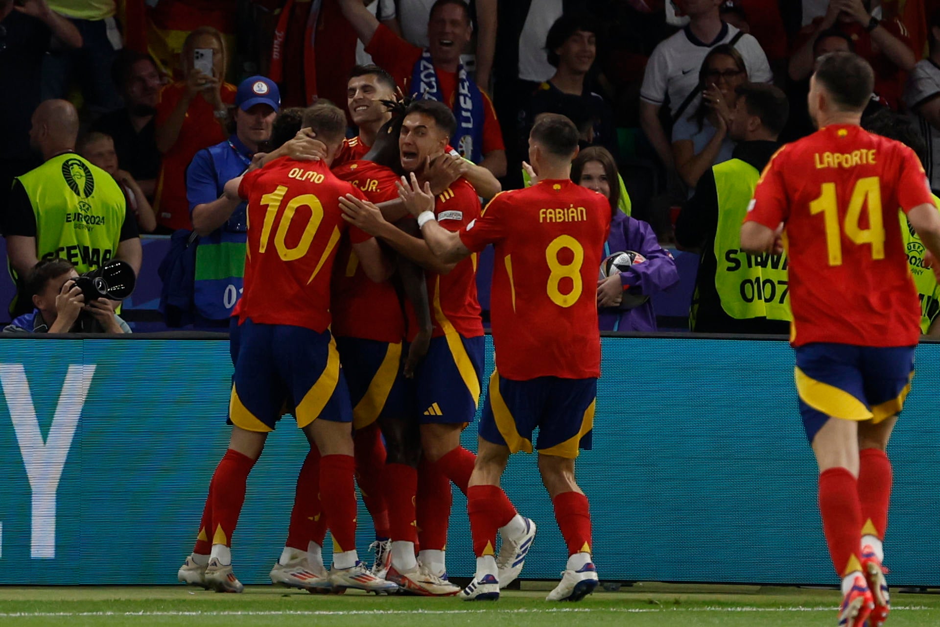 Los jugadores de la selección española celebran el gol marcado por Nico Williams en la final. Los jugadores de la selección española celebran el gol marcado por Nico Williams en la final.