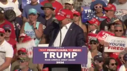 Así ha sido el momento del atentado a Trump: recibe varios disparos desde un tejado Así ha sido el momento del atentado a Trump: recibe varios disparos desde un tejado