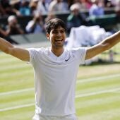Carlos Alcaraz arrolla a Djokovic y gana su segundo Wimbledon consecutivo 