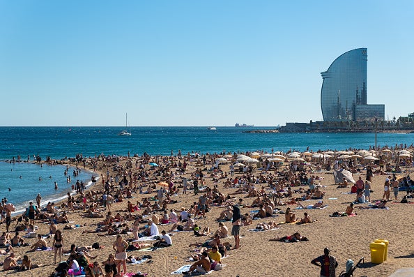 La AEMET activa alertas en estas zonas por calor extremo: julio traerá la primera ola de calor La AEMET activa alertas en estas zonas por calor extremo: julio traerá la primera ola de calor