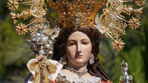  Detalle de la Virgen del Carmen de Cox, patrona de la localidad, en la imagen del cartel de fiestas de este a&ntilde;o 