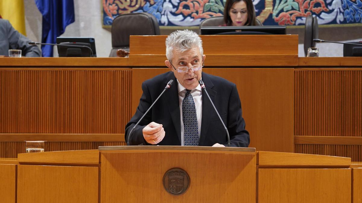El ex consejero Samper (VOX) no dimitió, fue cesado El ex consejero Samper (VOX) no dimitió, fue cesado
