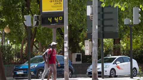 Termómetro de la Avenida Plano de San Francisco de Murcia El calor extremo pone este martes en aviso a varias provincias por temperaturas cercanas a los grados