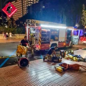 Los bomberos de Benidorm actuando en un incendio de un edificio de 21 plantas Los bomberos de Benidorm actuando en un incendio de un edificio de 21 plantas