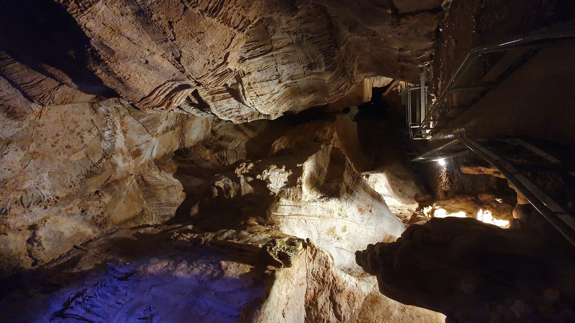 La Diputación saca a licitación la contratación para la adecuación y mejora del sistema de iluminación y sensorización de la Cueva de los Franceses La Diputación saca a licitación la contratación para la adecuación y mejora del sistema de iluminación y sensorización de la Cueva de los Franceses